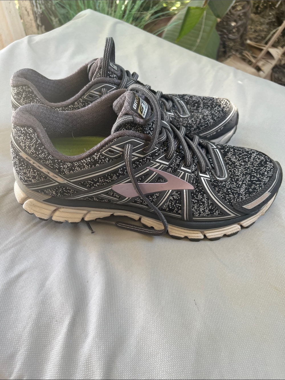 Brooks Women's Black and lavender Athletic Running Shoes